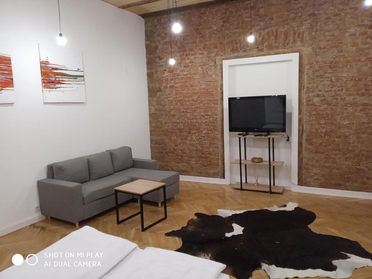 Gogol 14 Апартаменти В Історичному Центрі Міста Uzhhorod Εξωτερικό φωτογραφία